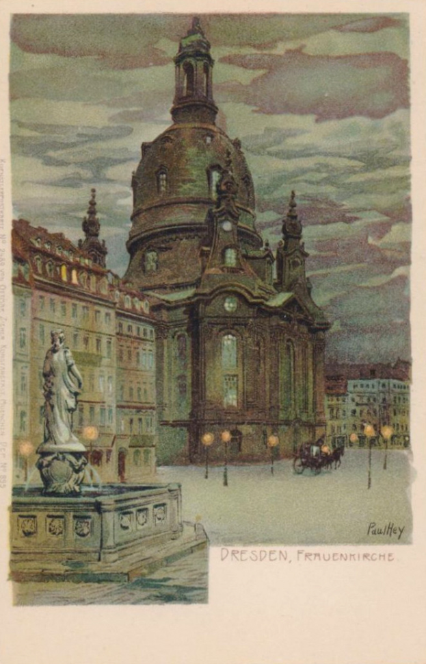 Eine alte Ansichtskarte von Dresden, Deutschland, mit einem Gebäude mit Fenstern, einer Statue auf einem Sockel, Laternen, einem Pferdewagen und einem bewölkten Himmel, mit Text am unteren Rand.