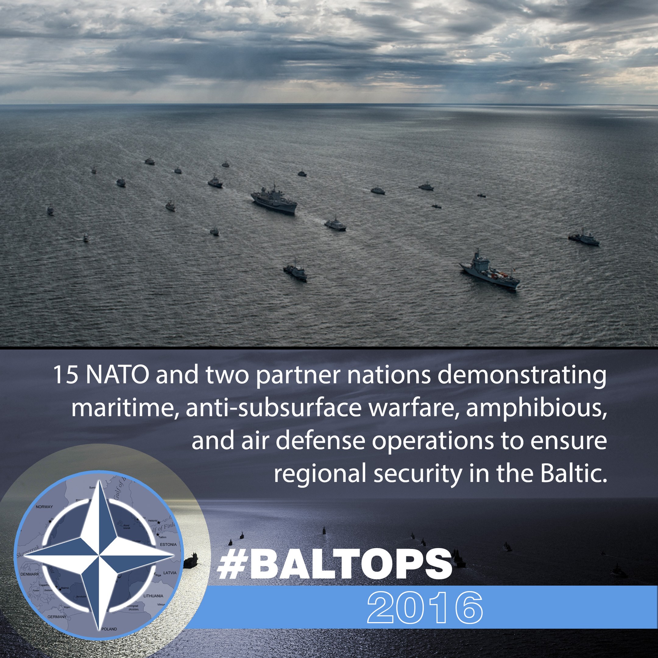 Gruppe von Schiffen auf dem Wasser mit bewölktem Himmel, darunter Text und Logo über NATO und Partnerländer, die maritime und Luftverteidigung Operationen in der Ostsee demonstrieren.