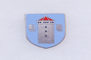 Blau-weißes Emailleabzeichen mit dem Wappen von Stuttgart, einem mittigen Turmdesign, auf einem weißen Hintergrund.