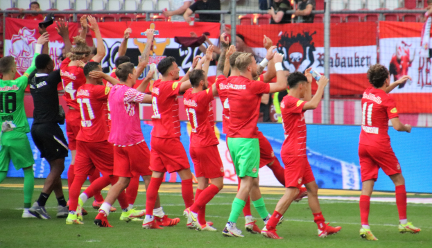 700 Kinder beim Finale der SC Freiburg'schulschul-Liga
