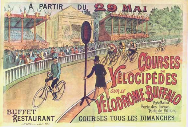 Ein Plakat, das eine Radrennbahn in Buffalo, New York zeigt, mit Menschen, die auf Fahrrädern auf einer umzäunten Straße fahren, mit einem Gebäude und Bäumen im Hintergrund.