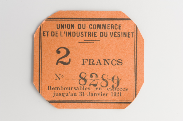 Ein oranges Ticket mit dem Text "Union du Commerce et de l'Industrie du Vésinet" auf einem weißen Hintergrund.