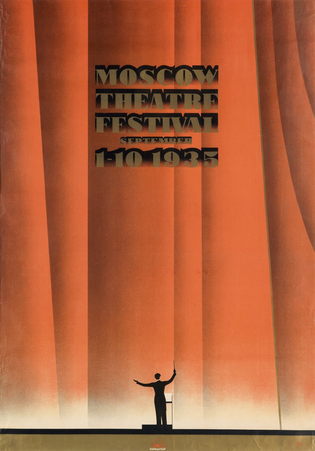 Plakat für das Moskauer Theaterfestival 1935 mit einer Person vor einem Vorhang mit Textangaben zum Festival.