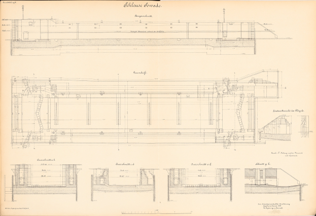 Ein detailliertes Bild einer Lokomotive, einschließlich Motor und Getriebe, auf dem Cover eines alten Buches mit begleitendem Text über die Geschichte des Zuges.