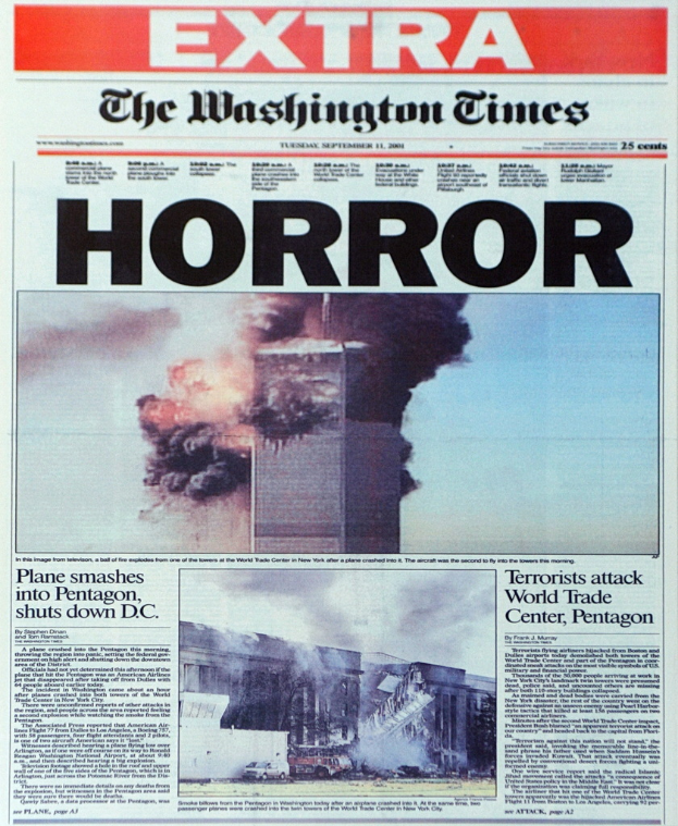 Ein Nachrichtenartikel mit Fotos von Gebäuden, Feuer, Rauch und dem Himmel sowie Text.