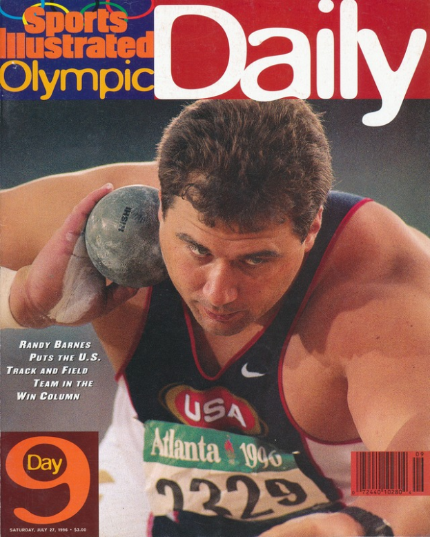 Ein Mann in einem Trainingsanzug wirft einen Speer auf dem Cover eines Sports Illustrated Magazins, mit einem entschlossenen Gesichtsausdruck und einem Barcode unten.